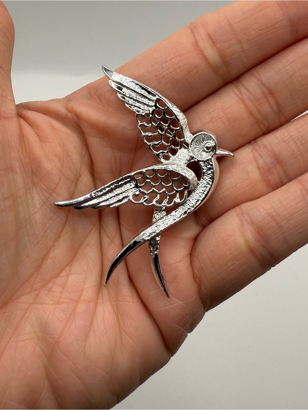 Vintage Sarah Coventry Signed Silver Tone Dove Bird Brooch Pin